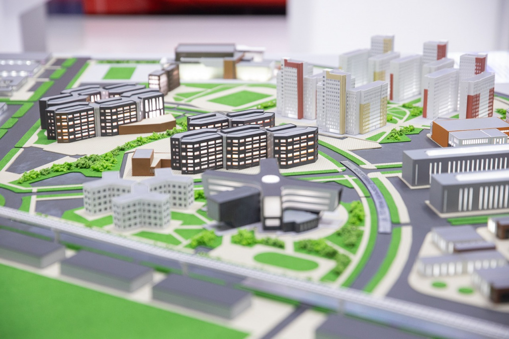 Макет района Новокольцовский, в котором «Синара-Девелопмент» возводит кампус Уральского федерального университета Макет района Новокольцовский, в котором «Синара-Девелопмент» возводит кампус Уральского федерального университета